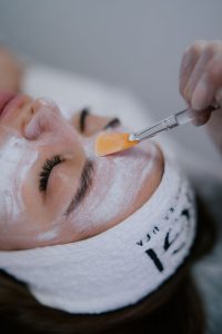 کرم‌های ضد آفتاب یا مرطوب‌کننده‌ها